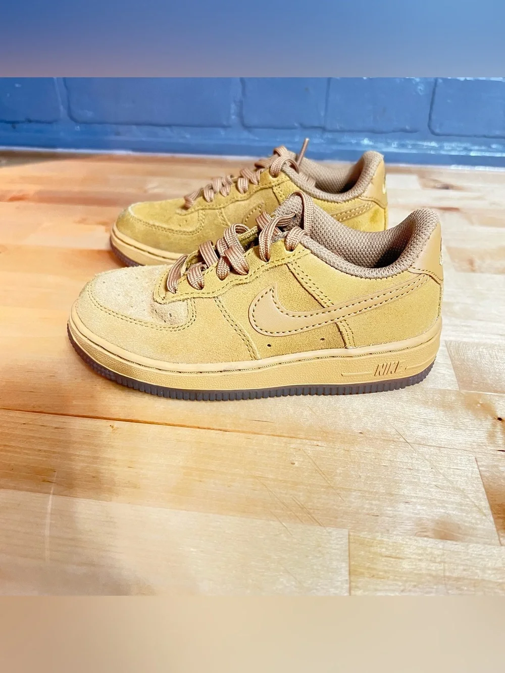 Nike Air Force 1 LV8 3 Kids Size 10.5C Shoes Wheat Gum Light Brown Athletic - Picture 1 of 7